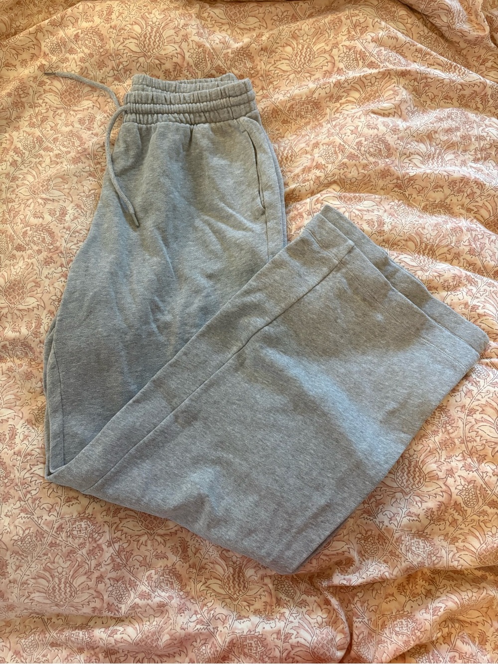 Old Navy Light Gray Womenâs Sweatpants with Drawstring